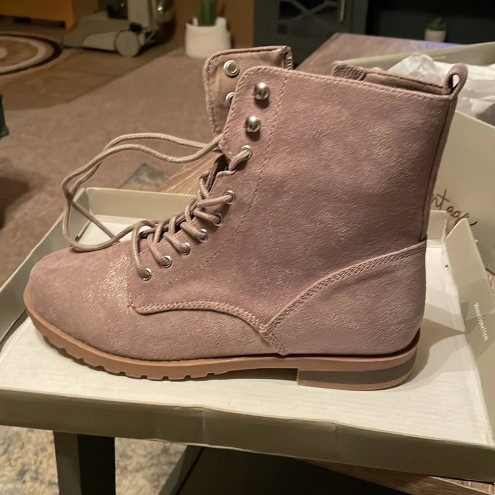 NIB Crown Vintage side zip toast boots, Size 5 - Picture 4 of 6